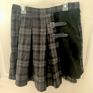 🖤 Hot Topic plaid skirt size M